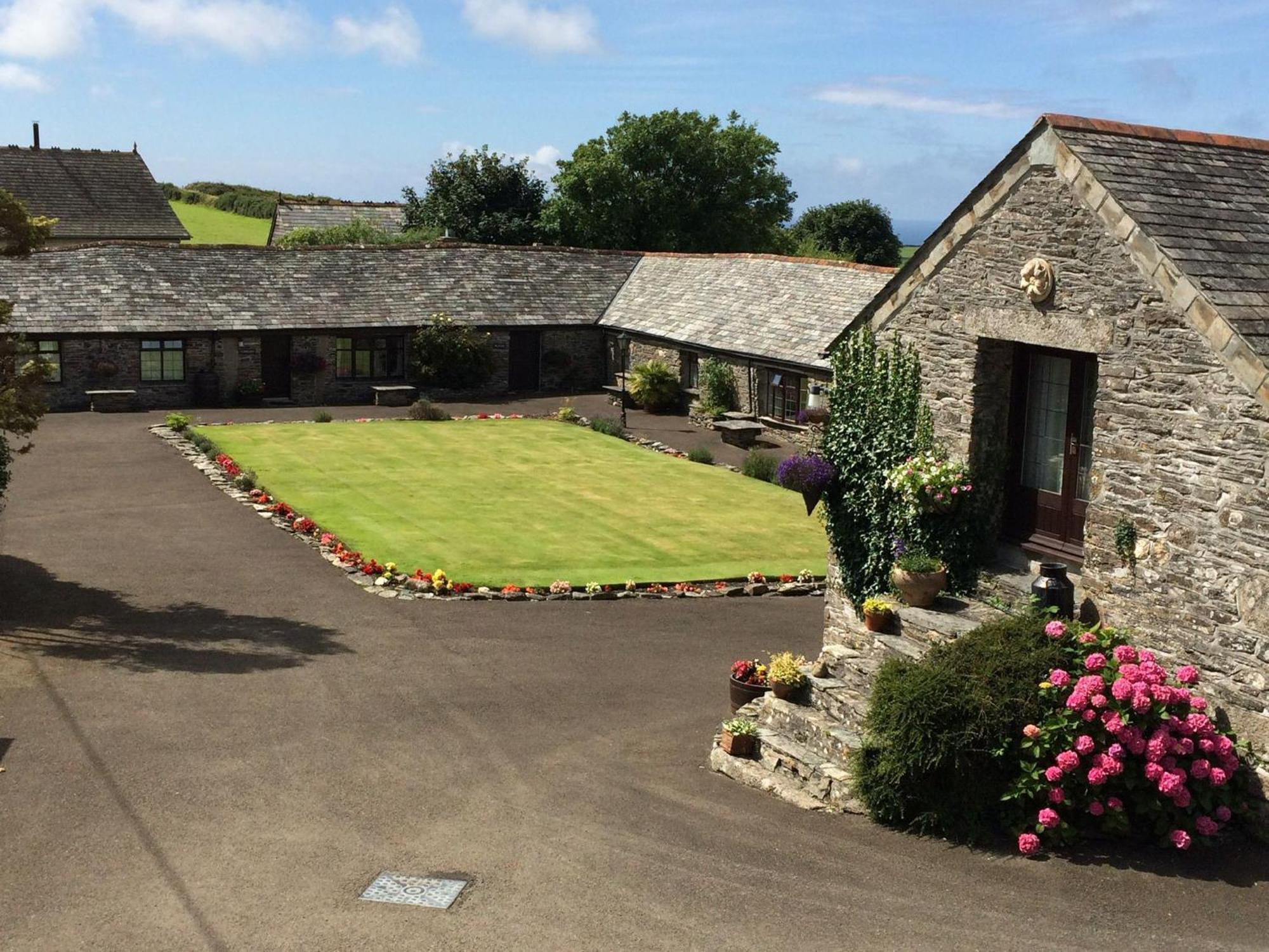 Courtyard Farm Cottages ボスキャッスル エクステリア 写真
